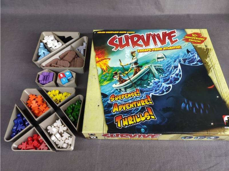Ostrov + Dolphins & Squids & 5-6 Players - Insert (černý, 0005O) NENÍ HRA! Insert: Survive: Escape from Atlantis! + Dolphins & Squids & 5-6 Players...Oh My!