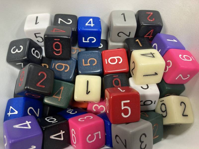 Kostka D6 s číslicemi jednobarevná - 29406