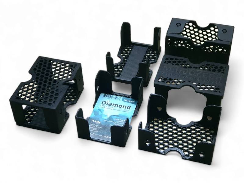 Zásobník karet Barva: Černá, Rozměr karty (Diamond obaly): 44 x 68 (Azure: European Mini), Výška balíčku (počet karet neobalených/obalených): 69 mm