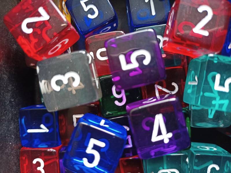 Kostka D6 16mm průhledná s číslicemi - 29606