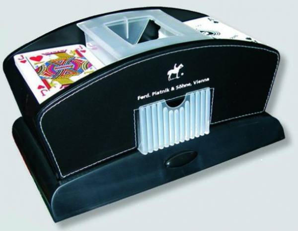 Míchačka na karty na baterie